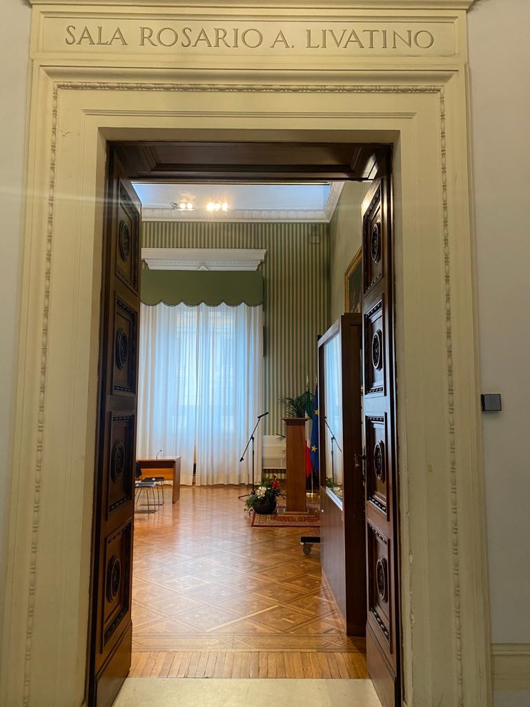 PLivatino's tweet photo. Il #Beato ha praticato una profonda #PietàPopolare che può ancora ispirare. Ore 10 la #SantaReliquia sarà al #MinisterodellaGiustizia. Ore 12.30 #MinisterodellInterno. A seguire, nella sede del #UGL, accolta da Paolo Capone, Segretario Generale #PeregrinatioBeatiRosariiLivatino https://t.co/AKmNvkGab3