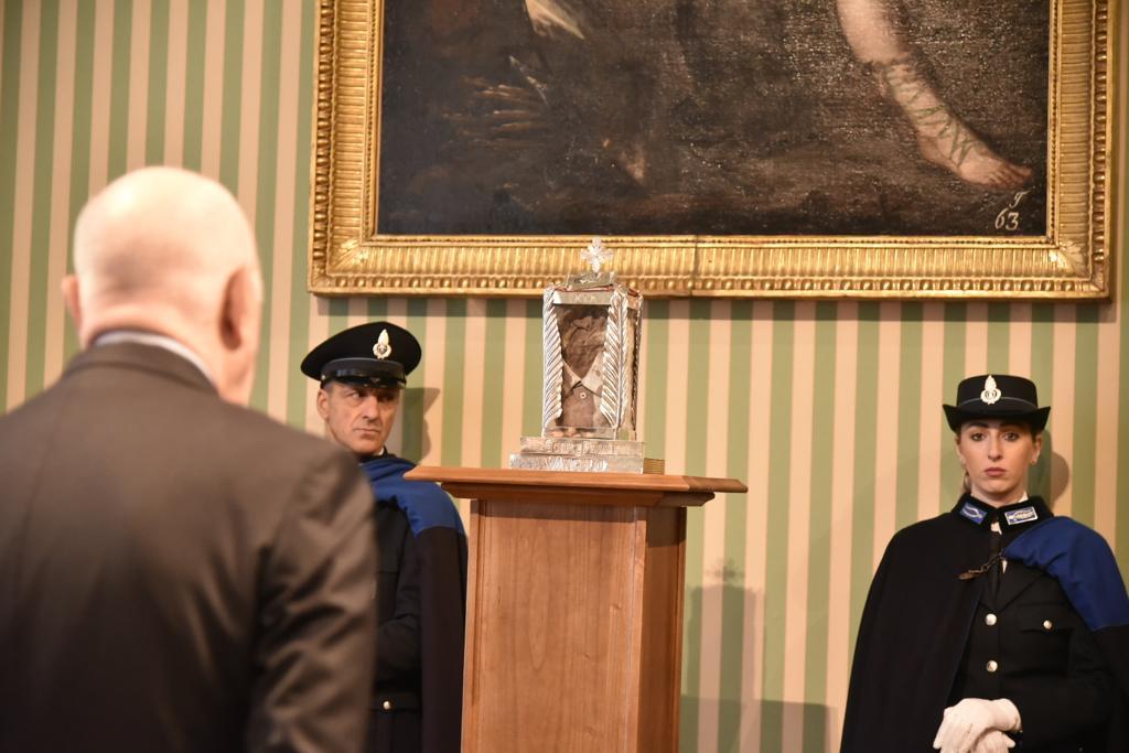 PLivatino's tweet photo. Il #Beato ha praticato una profonda #PietàPopolare che può ancora ispirare. Ore 10 la #SantaReliquia sarà al #MinisterodellaGiustizia. Ore 12.30 #MinisterodellInterno. A seguire, nella sede del #UGL, accolta da Paolo Capone, Segretario Generale #PeregrinatioBeatiRosariiLivatino https://t.co/AKmNvkGab3