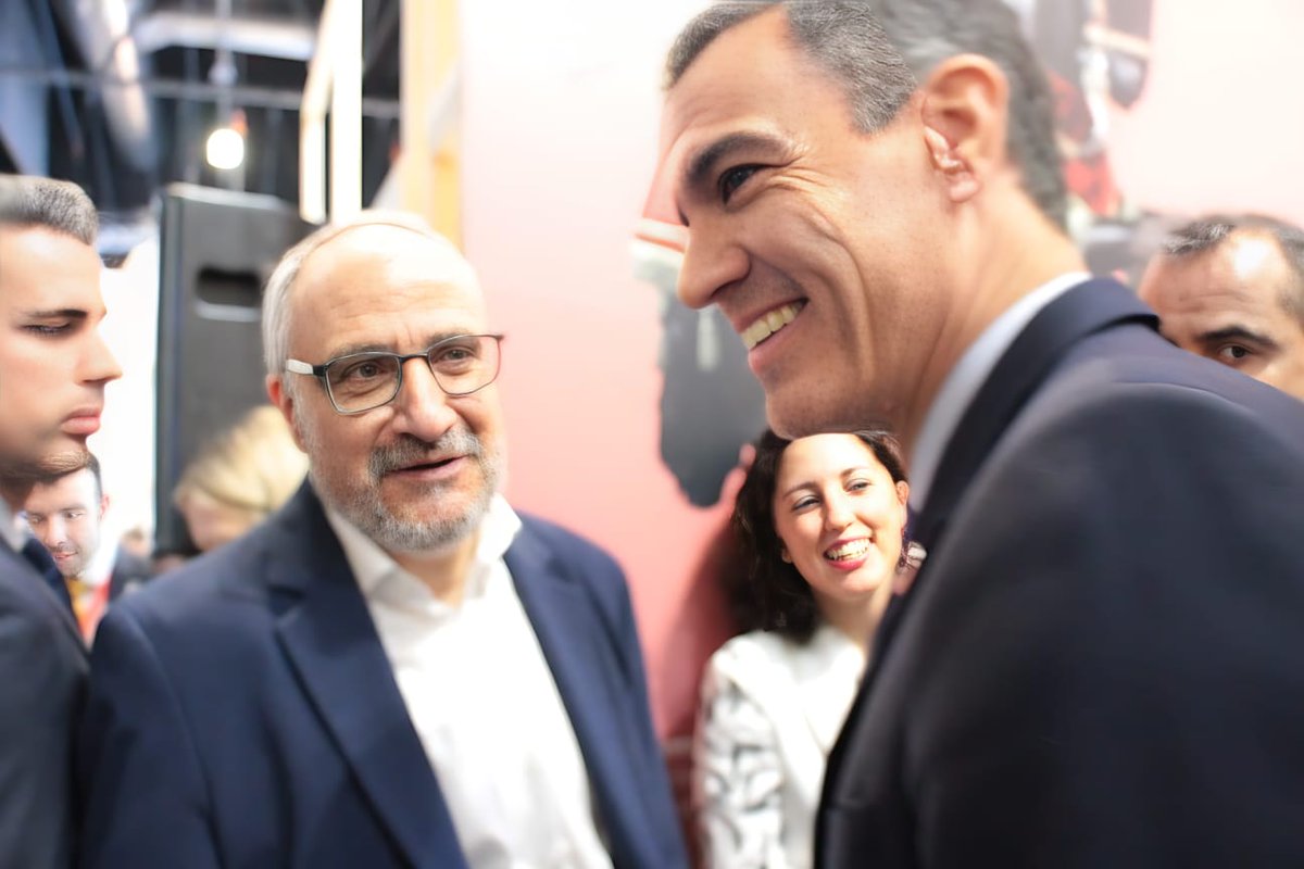 OlegarioRamon's tweet photo. Imágenes de una intensa jornada en FITUR. Hemos presentado nuestra marca turística y la nueva App. Ambas herramientas son de altísima calidad y nos van a ayudar mucho al crecimiento en el sector.
#QuererPonferrada https://t.co/zdZEannxVx