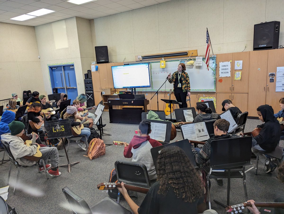 mssitesvida's tweet photo. @CharlieBrolli guitar class! Just one of the many stops on the @VIDASHARKS  tour taken by @VistaAVPA 5th graders! We loved having you on campus today! Hope to see you next school year at VIDA!! #weareVIDA #VIDAOhana https://t.co/HEe2fzYFAv