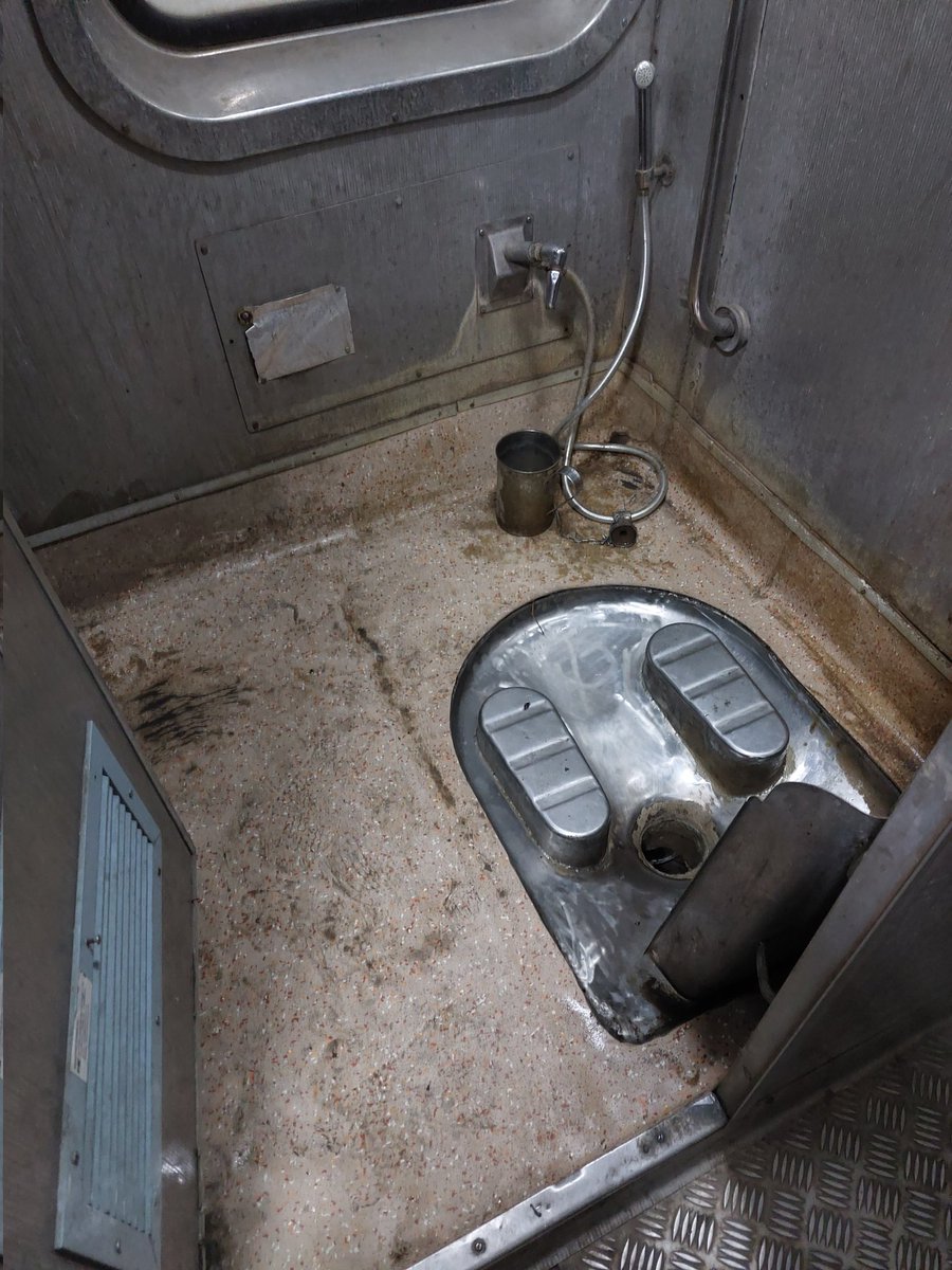 dishakaushal's tweet photo. #indianrail terrible condition of toilets in second AC in Nauchandi Express. @indianrailways @AshwiniVaishnaw #14511 #nauchandiexpress https://t.co/itbijWIrPS