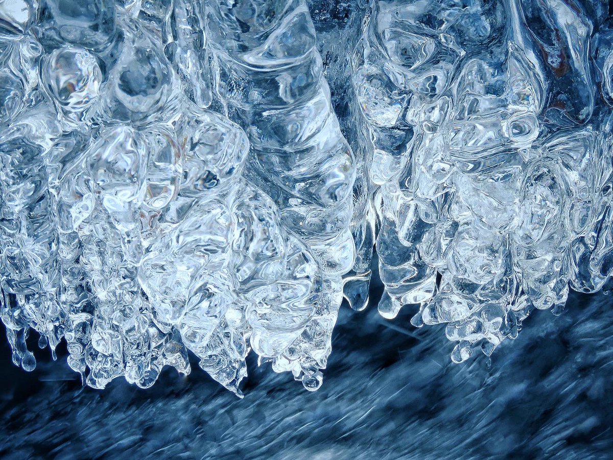 oldcrofthouse's tweet photo. Winter walks hold such wonder…
#WinterVibes #takeyourtime #soothethesoul #walking #naturesbeauty #icystream #ice #iceformations #icescape #texturesofnature #winterabstract #thegreatoutdoors #nature_brilliance #icephotography #lifeintheslowlane #mallerstang #Cumbria https://t.co/tr5I2h0mfJ