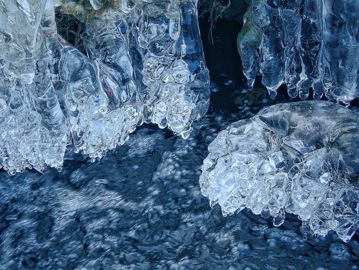 oldcrofthouse's tweet photo. Winter walks hold such wonder…
#WinterVibes #takeyourtime #soothethesoul #walking #naturesbeauty #icystream #ice #iceformations #icescape #texturesofnature #winterabstract #thegreatoutdoors #nature_brilliance #icephotography #lifeintheslowlane #mallerstang #Cumbria https://t.co/tr5I2h0mfJ