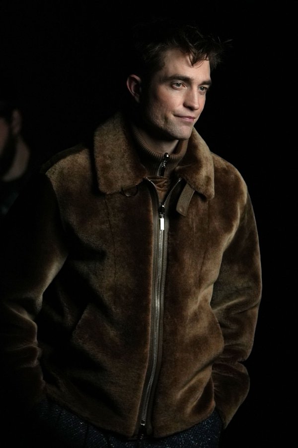 comfortrobsten's tweet photo. oh.. to be robert's girl https://t.co/ftMlNH9bvW