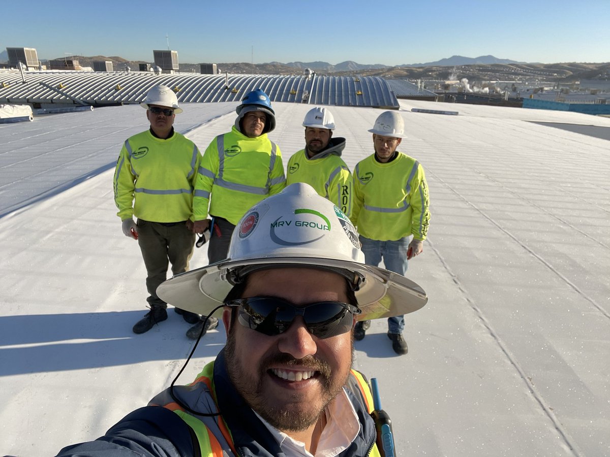 MRVGroupMX's tweet photo. “Las grandes cosas en el trabajo nunca son hechas por una sola persona, son hechas por un gran equipo” -Steve Jobs #piensaverde #roofingcontractor https://t.co/Lu7wDeCaSM https://t.co/WsRImFHS3A