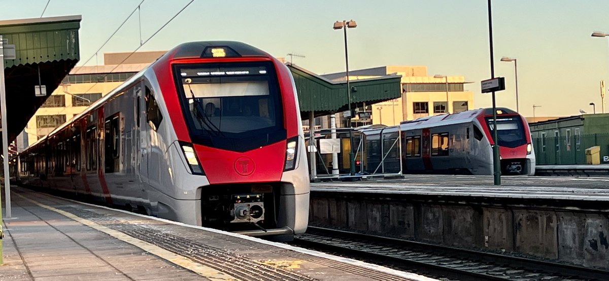 PlatformEdge1's tweet image. Final photo 📸

231007 and 231011 both ready to go to Cardiff Canton Sidings #Class231