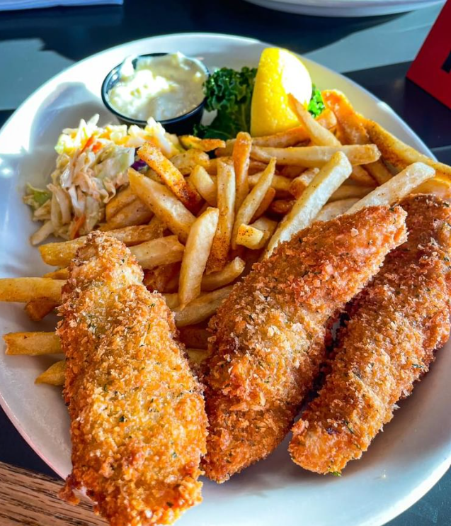 TheEatGuide's tweet photo. Good fish ๐ and chips are our all-time favorites! An outstanding dish from @lowells restaurant, with great breading to bring out the perfect crunch!๐๐
๐@feastorpham โค๏ธ
๐ธ@lowells_restaurant โค๏ธ
#theeatguide #fish #chips #seattle #seattlewa #visitseattle #seattleblogger https://t.co/aXbfwv4ZX3