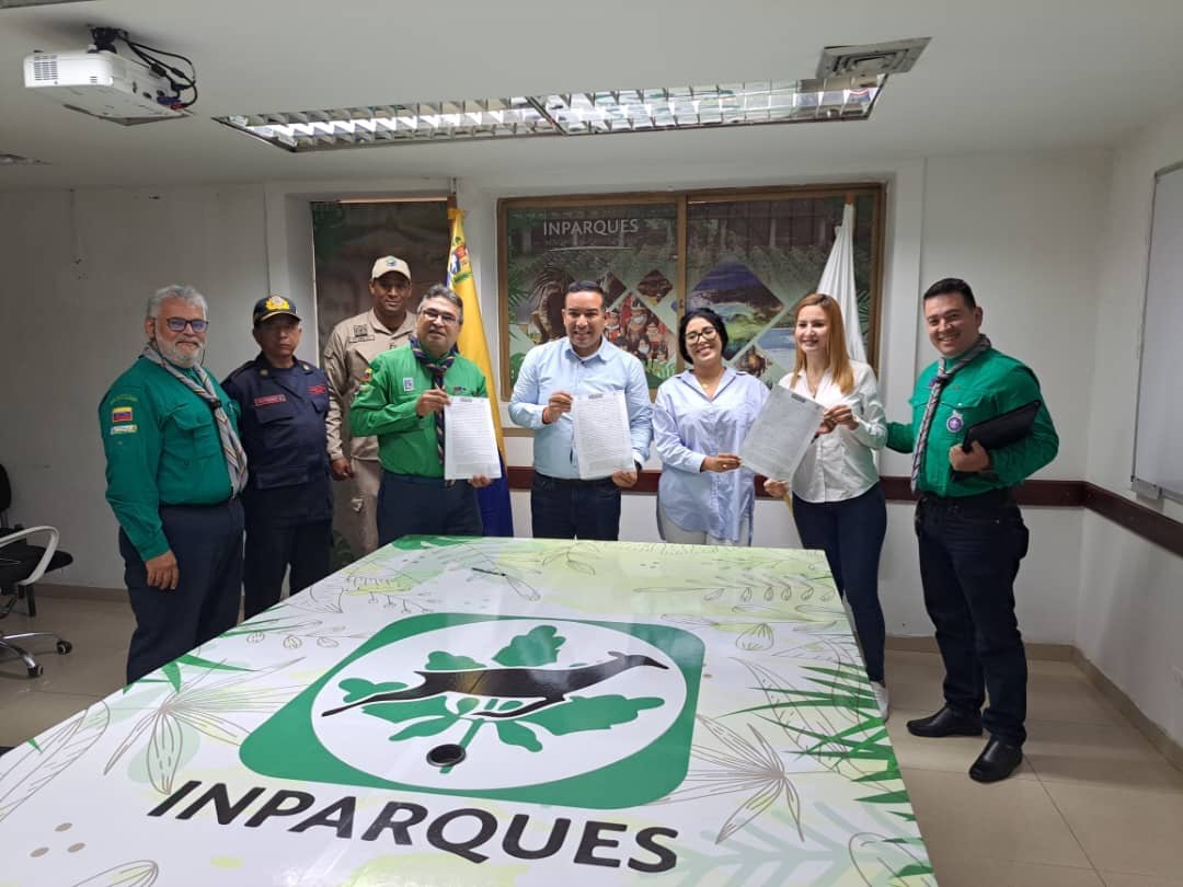 JosueLorcaV's tweet photo. Desde la sede de la Presidencia del INPARQUES, junto a la Corporación y Secretaría de Turismo del Edo Miranda y la Asociación de Scouts de Venezuela, firmando un acta de convenio para la recuperación del Campo Escuela Paramacay. @NicolasMaduro @delcyrodriguezv https://t.co/DXzbv2OnPh