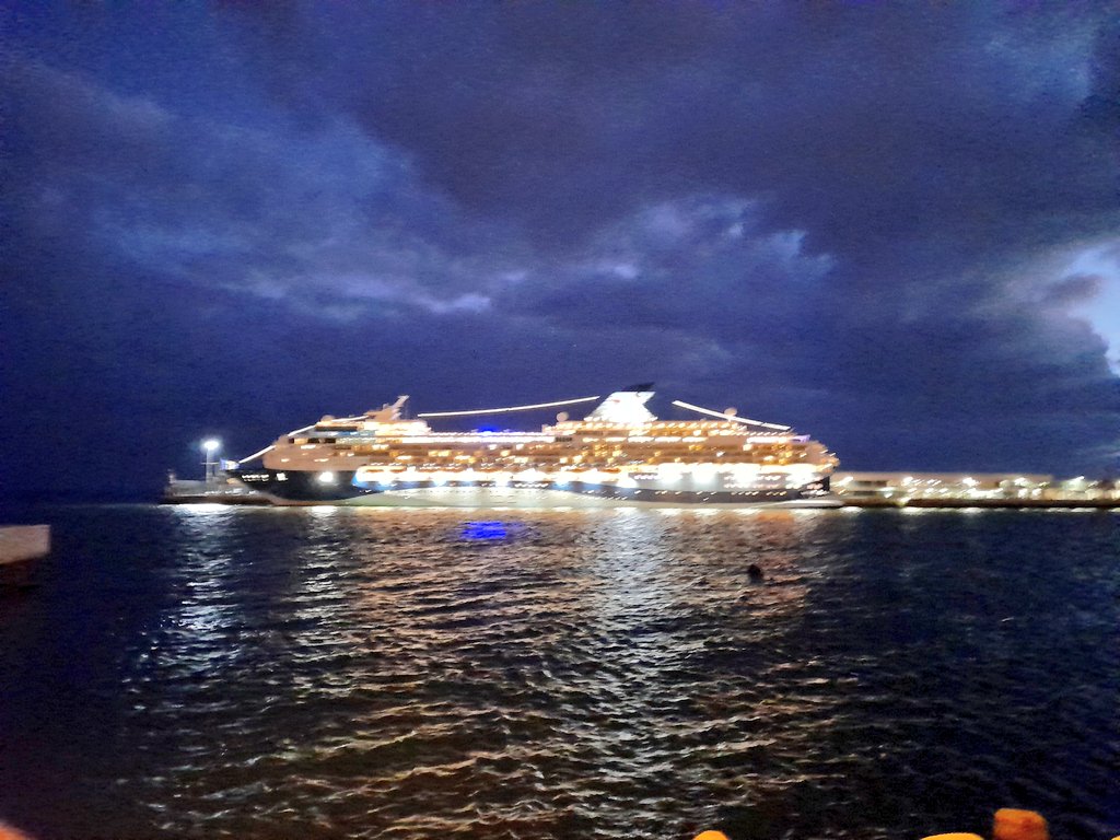 SilviaCorreia05's tweet photo. Twilight hours are the best hours... 🌃 🌛⛵️🛳
Happy weekend!
#FunchalPort #FunchaMarina #MadeiraIslands🏝 https://t.co/mzfaMtW8n5