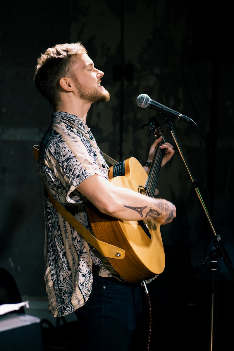 seanbmonteith's tweet photo. Oisin Murray - The Old Hairdresser’s - 23/12/22

Oisin Murray delivering one hell of a performance.

Represented by Fennell Records.

#oisinmurray #gigs #gigphotography #singer #musician #colour #music #guitar #guitarist #photography #livemusic #livemusic #glasgow #crowd #liveset https://t.co/qm4jmzwX85