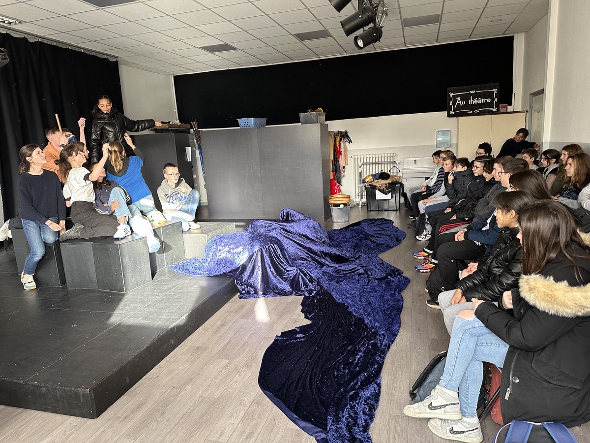 Les élèves Théâtre rencontrent les élèves AME pour réaliser un projet développement durable au collège Chateaubriand St Malo. Croiser l’EAC et l’EDD pour lutter contre le changement climatique 👍🌊🌞❄️⁦<a href="/CollegeMalo/">collège Chateaubriand Saint-Malo</a>
⁩ ⁦@DAACBretagne
⁩ ⁦<a href="/edd_acrennes/">EDD Académie de Rennes 🌿🌍</a>
⁩ ⁦