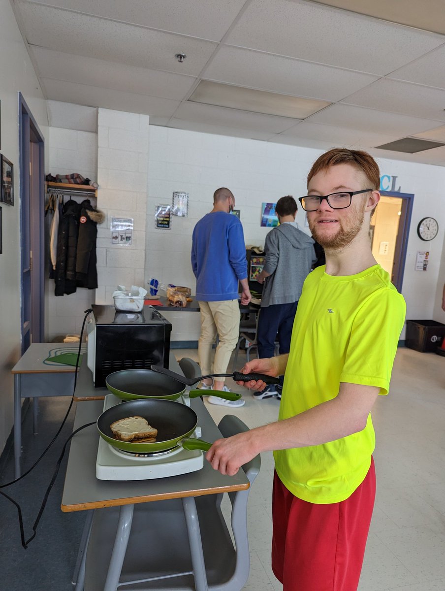 MsBJones12's tweet photo. Yesterday students made grilled cheese and tomato soup for lunch! The consensus: delicious! @NotreDameOCSB @OCSBSpecEd https://t.co/wsx1xNDt4H