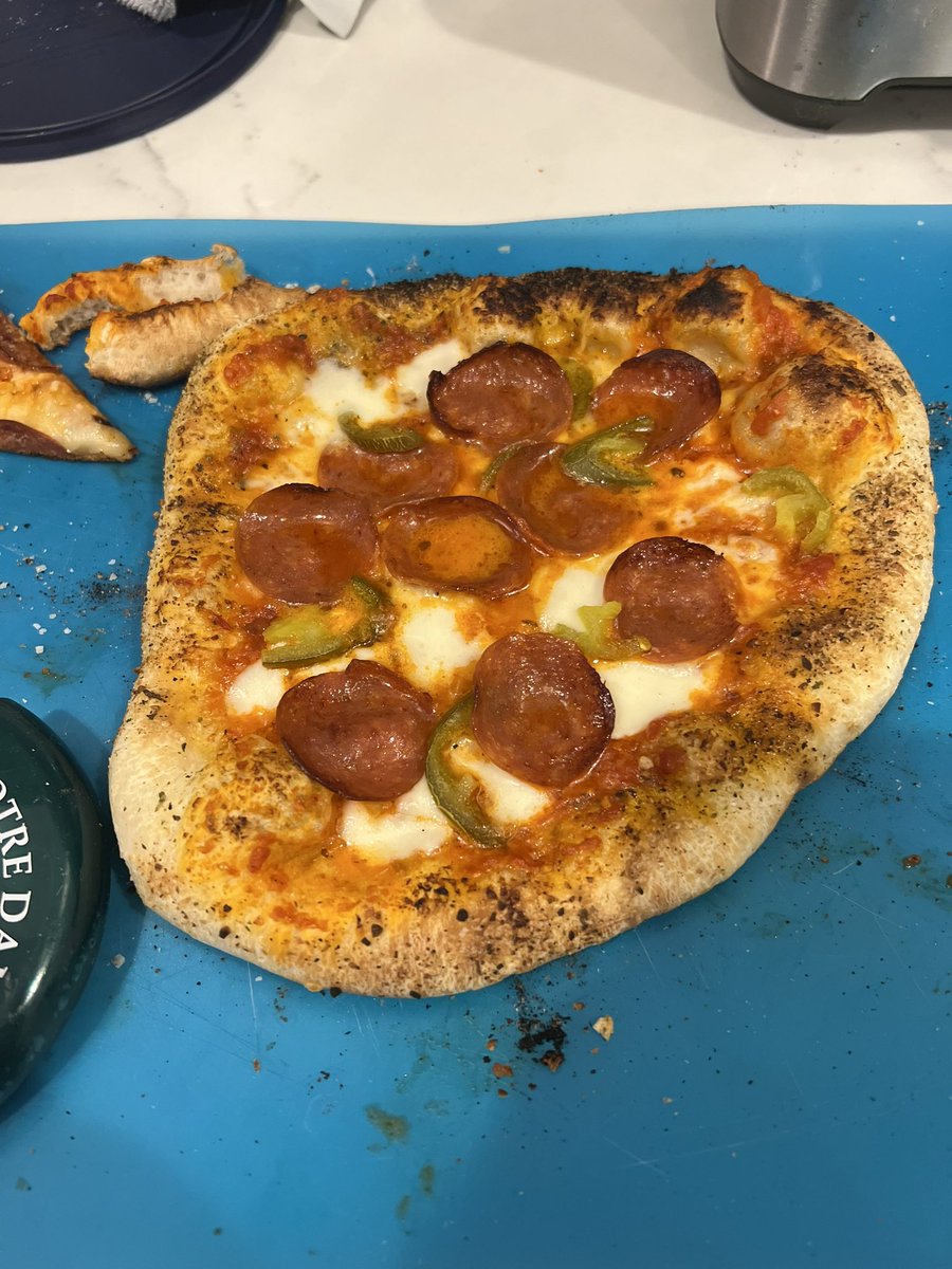 ClassyyCatch's tweet photo. Just a fun update on my @OoniHQ progress. Y’all this pizza is out of this world. 10/10 best purchase of 2022. #Ooni #Pizza https://t.co/ywoczlXOmW
