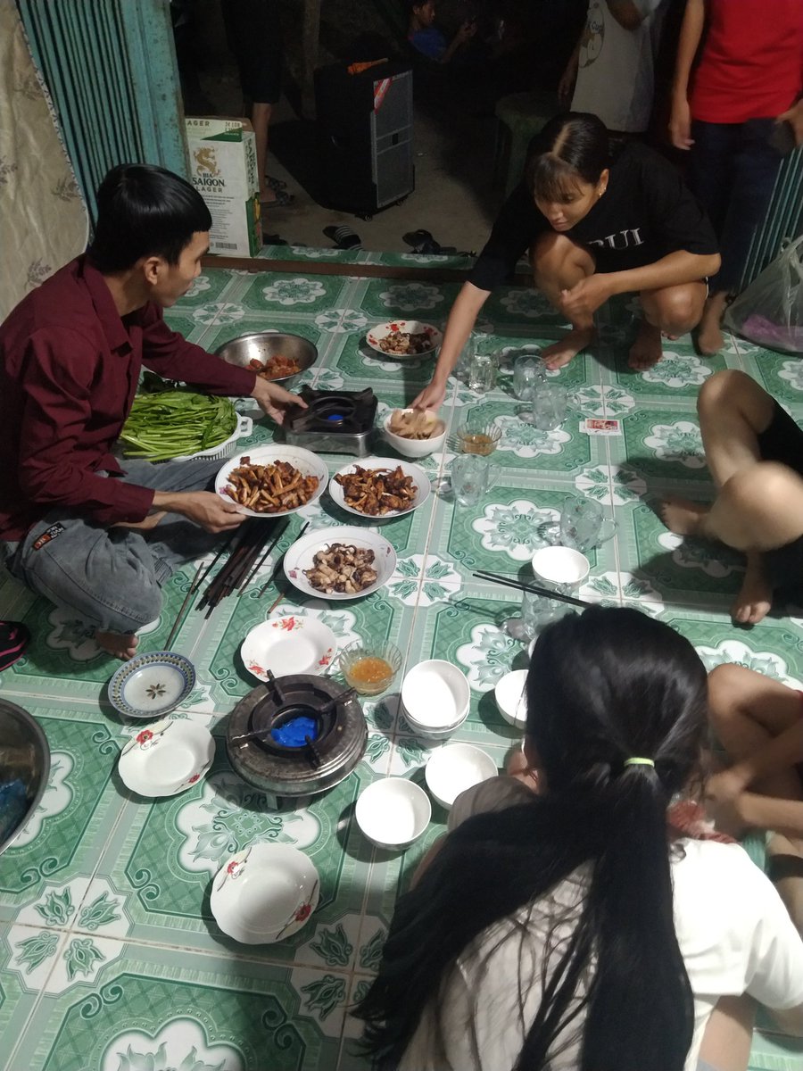 Vit160042004's tweet photo. Nay nhà tui nhậu nek mn nhập tiệc ko?? Đăg muộn😅😆 https://t.co/RwFIm7lklT