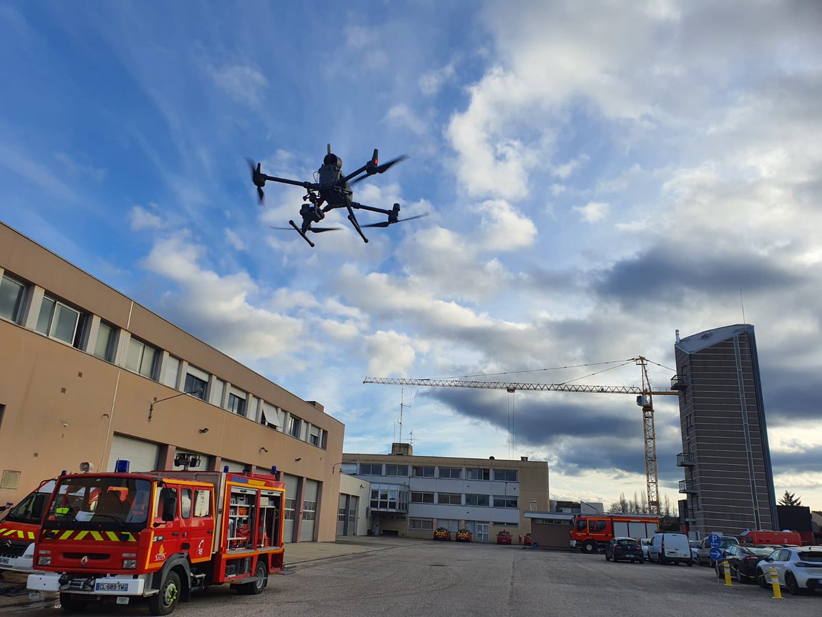 ATLAS_SDIS21's tweet photo. 🕹️Le 19/01 #FMPA sur la mise en œuvre #OPS du #M300RTK. 
Les mises en situation professionnelles se sont enchainées:
🎯Calibrage centre de gravité
🎯Gestion des #RTH
🎯Double opérateur avancé
🎯PinPoint
🎯Etc
Du travail est encore prévu avant de le déclarer "bon pour le service"! https://t.co/INtpMjamzz