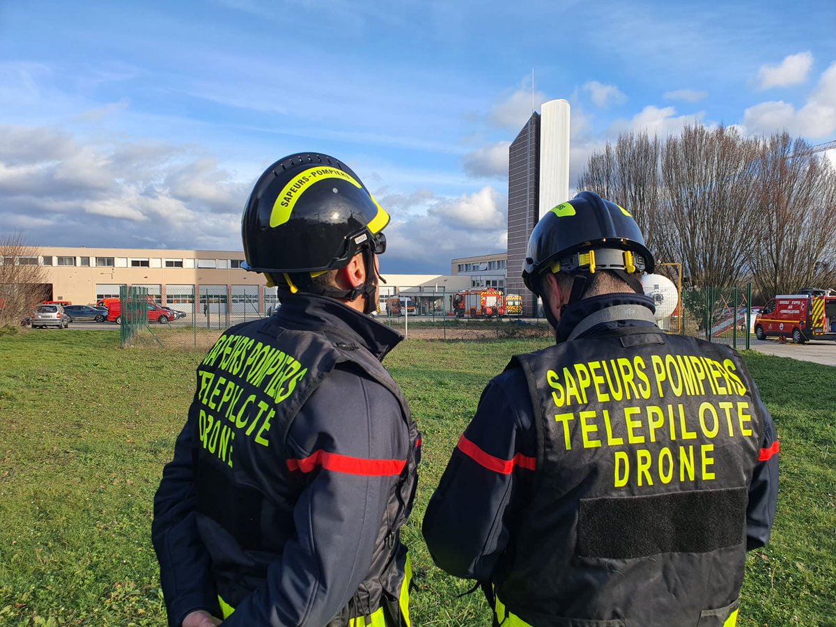 ATLAS_SDIS21's tweet photo. 🕹️Le 19/01 #FMPA sur la mise en œuvre #OPS du #M300RTK. 
Les mises en situation professionnelles se sont enchainées:
🎯Calibrage centre de gravité
🎯Gestion des #RTH
🎯Double opérateur avancé
🎯PinPoint
🎯Etc
Du travail est encore prévu avant de le déclarer "bon pour le service"! https://t.co/INtpMjamzz