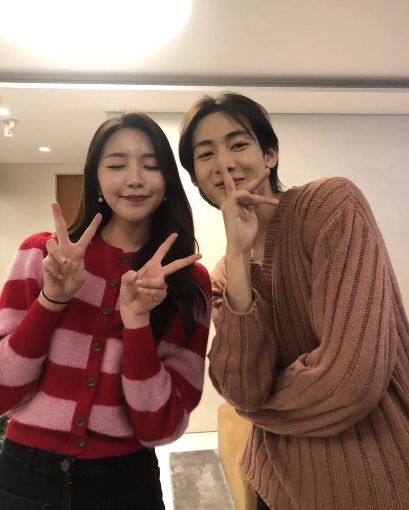 abogumn's tweet photo. haeeun new post with bambam

“bambam-a thankyou so much for inviting me as your first guest 💙💛💚 i was so happy and didn’t know how many time i almost shed tears because i received the gift and your big heart. what a really warm person😭❤️ (cont)

#TransitLove2 #Exchange2 https://t.co/NO88rzZ9kg