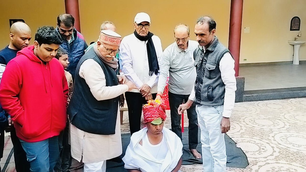 ShahiPratap's tweet photo. पता नहीं नई ज़िम्मेवारी को कहाँ तक सम्भाल पाऊँगा ? .. 

पिता जी आप राह दिखाएँगे ताकि जनता के साथ-साथ पारिवारिक ख़ानदान की परम्परा का निर्वहन कर सकूँ .. 
            आपको मेरा प्रणाम 🙏 https://t.co/QcpitK2vMW