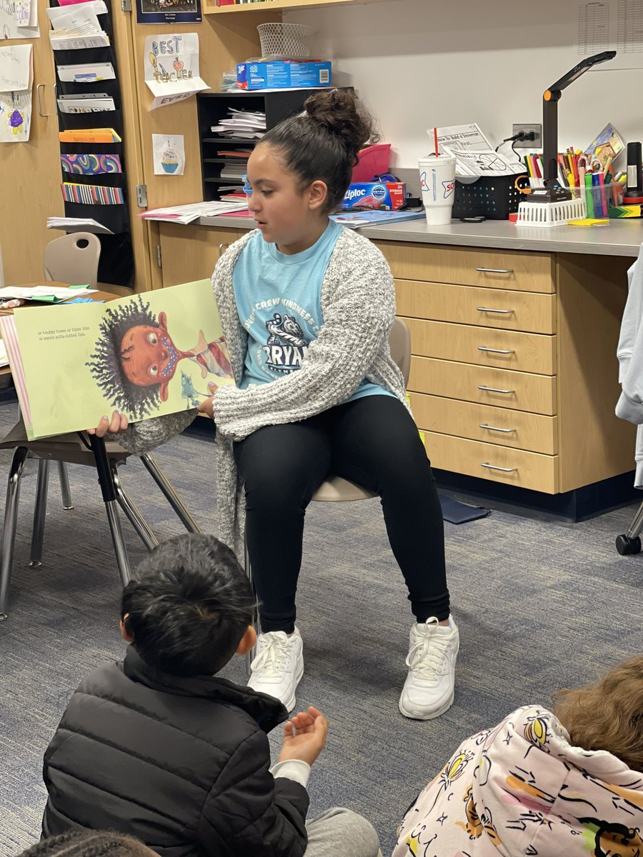 ColoniaCarolina's tweet photo. Today we had a special reader 🥰 #bengalpride @BryantElem https://t.co/xBK9ZY9pnY