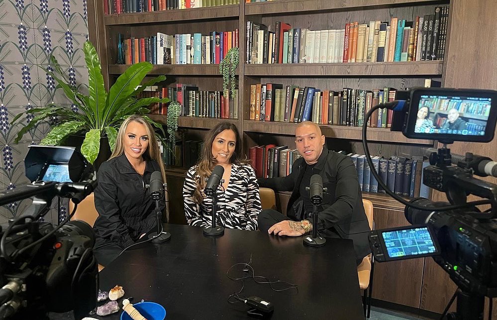IAmDanielJ's tweet photo. Sat down today with the Lovely #thinkingdeepa for the Brand New PODCAST show.
Amazing Energy & Show! This is an absolute must watch. First ever show as a couple with @michelleplatnum
🎥 https://t.co/ziyPLPAV56
#podcast #thinkingdeepa #podcaster #live https://t.co/WYypct0vZc