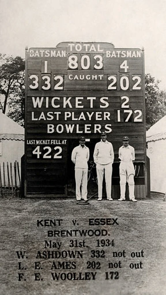 BDOC48's tweet photo. VINTAGE CRICKET - Scoreboard at Brentwood 1934 (looking remarkably similar to the one at Leyton) with Essex on the end of another hammering. Ashdown, Ames and Woolley the batsmen https://t.co/VYL1Pfw0Vu