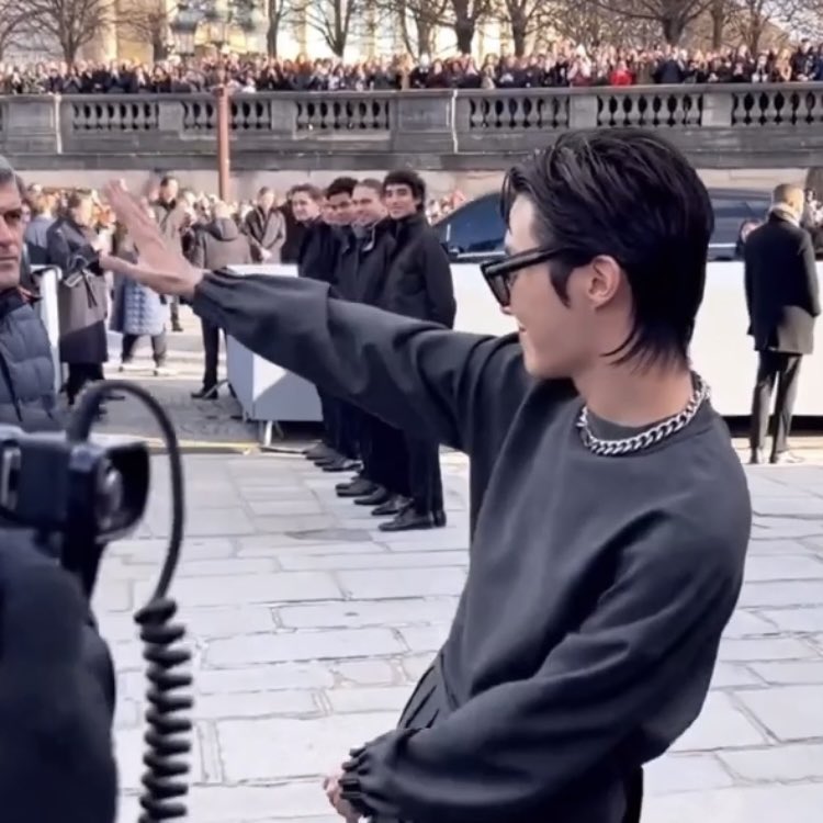 저기 쪼르르 계신 가드들 
아무래도 호비를 사랑하게 된듯