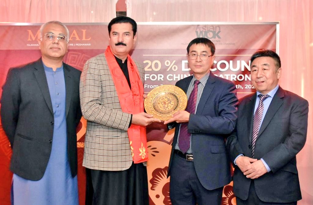 fkkundi's tweet photo. میں اسلام آباد میں @AsianWokPK کے زیر اہتمام چینی سال نو کی تقریب میں شامل ہوا۔ @CathayPak کے مندوبین سے ملاقات کی۔ چین اور پاکستان ہمیشہ دوستی اور بھائی چارے کا خاص رشتہ رکھتے ہیں۔ https://t.co/G15qX1TfWU
