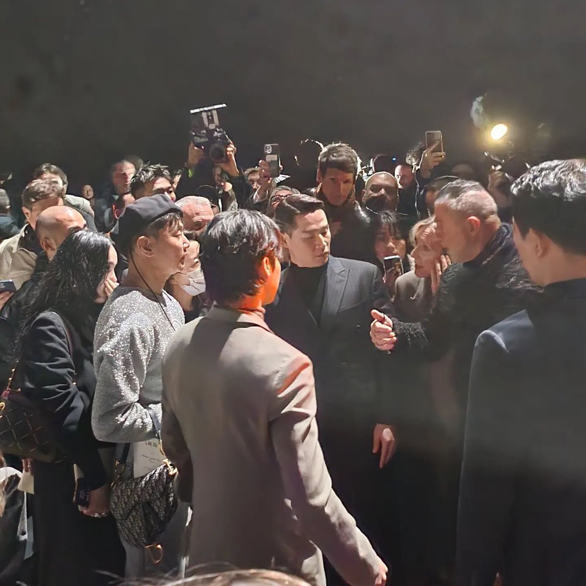 5_itamar's tweet photo. @btschartsdailys 🚨 Let's Trend 🚨
#JIMINXDIOR
#JiminAtDiorFashionShow https://t.co/pmnyqynfy1