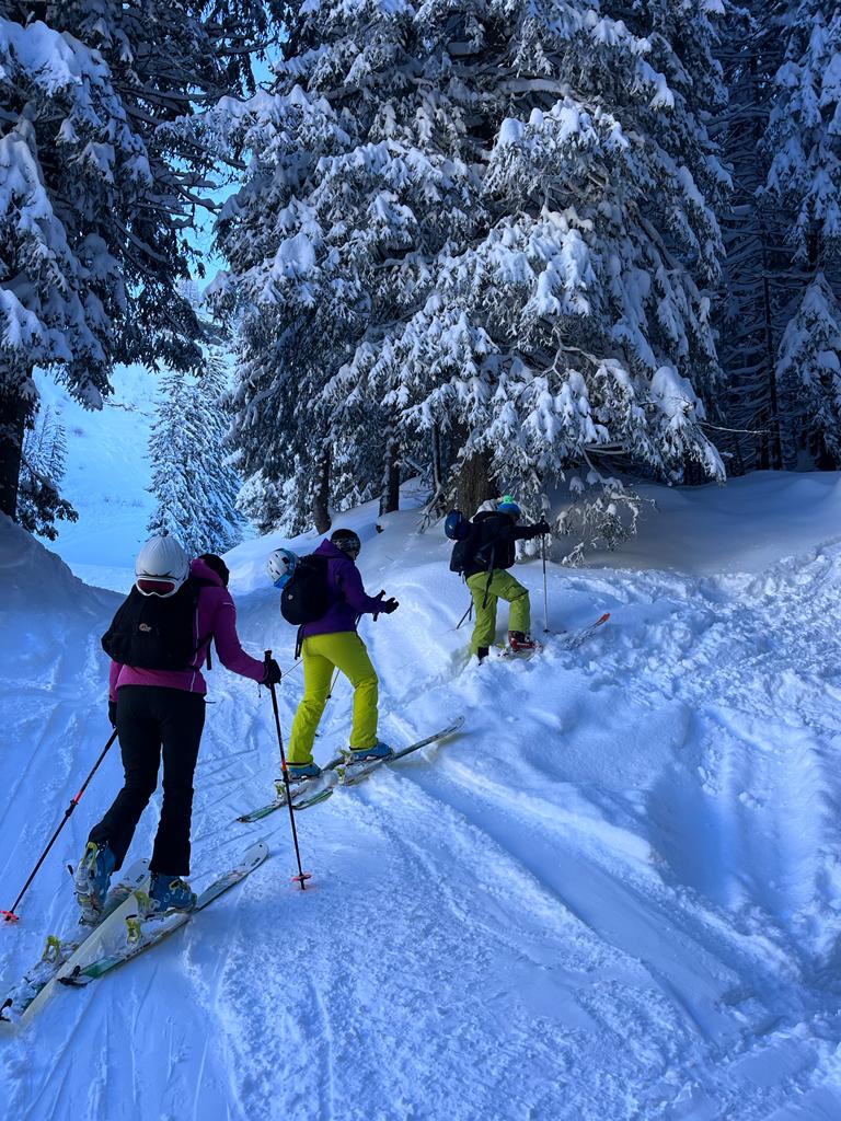 BenWatkins1's tweet photo. Blessed to be up in the mountains with this lot #AMS2023. ✅Ski touring ✅off piest ✅ avalanche recovery. #armyphysio #Reserves https://t.co/NqVZBUDzJD