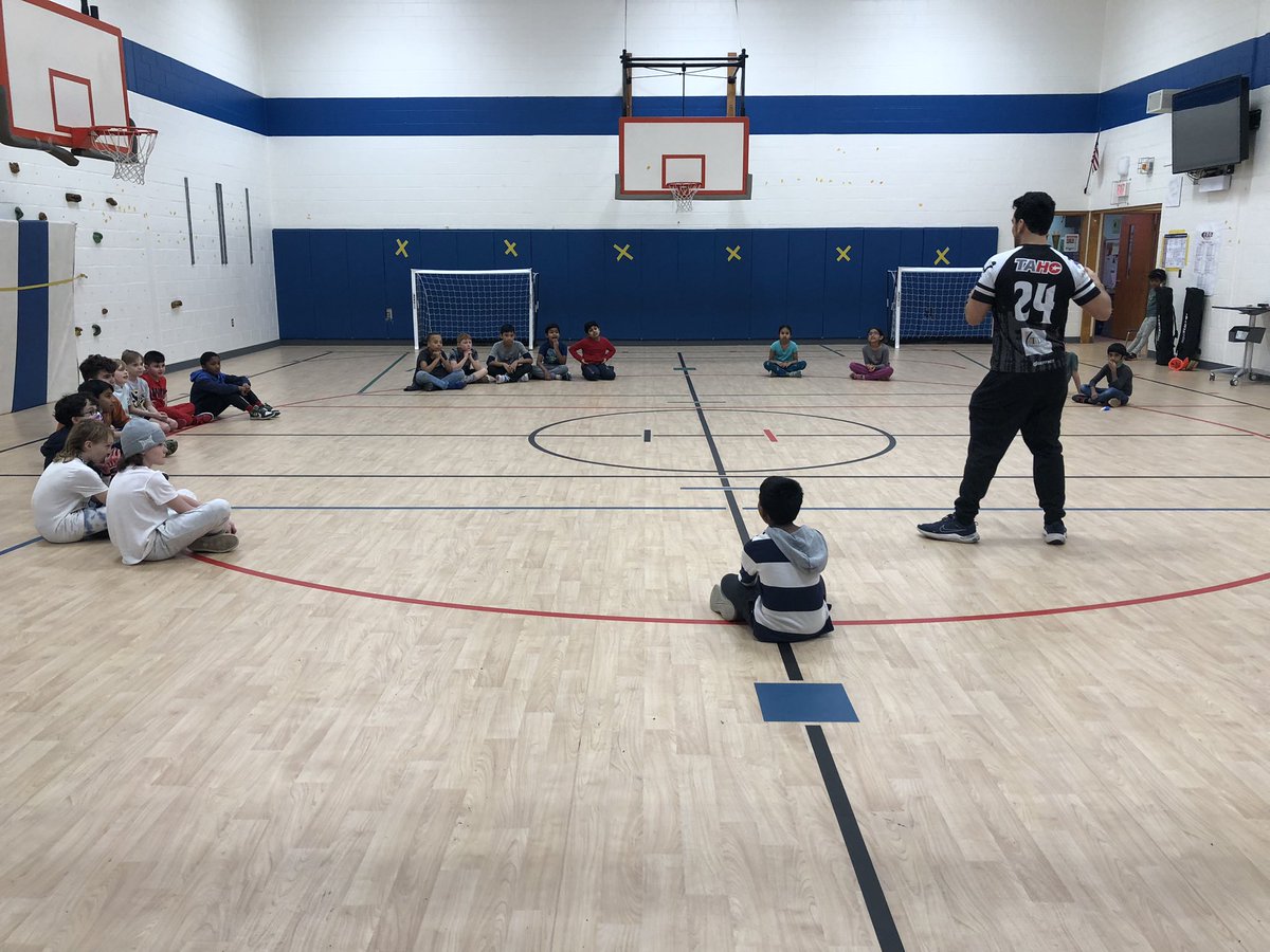 MrCouretasPE's tweet photo. Kids had an awesome time at our 2nd handball club practice. They went through a professional handball practice lead by @DetroitHandball! What a cool experience for these 3rd, 4th, and 5th graders! #Handball #Sports #Fitness #Movement #PhysED #SHAPEMI #ONETroy #ONEMorse https://t.co/Ey1HVY6C5b