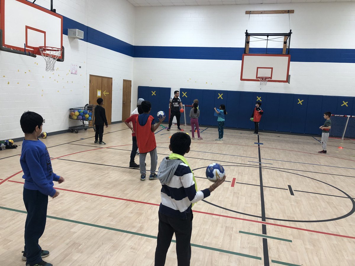 MrCouretasPE's tweet photo. Kids had an awesome time at our 2nd handball club practice. They went through a professional handball practice lead by @DetroitHandball! What a cool experience for these 3rd, 4th, and 5th graders! #Handball #Sports #Fitness #Movement #PhysED #SHAPEMI #ONETroy #ONEMorse https://t.co/Ey1HVY6C5b