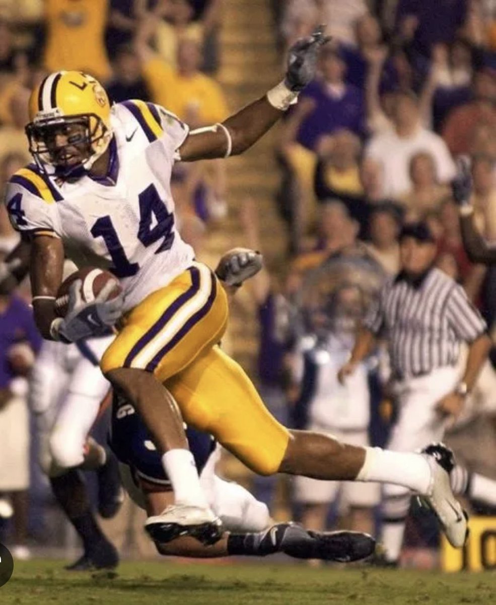 TBubba894's tweet photo. Living Louisiana Legend. This dude was an absolute menace on the field. He had a defensive mindset while playing offense. #HardHitter #Boomgoesthedynamite #LSU #LouisianaLegend #GeauxTigers #AllStateFootball #AllStateBasketball @MCListenUp @getGordon @LSUBarstool @LSUfootball https://t.co/ghNo80TGtf