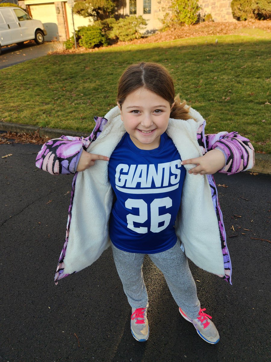 LindsayBecker13's tweet photo. Representing! #BigBlueFriday 💙💙💙 https://t.co/PfmgadB4mz