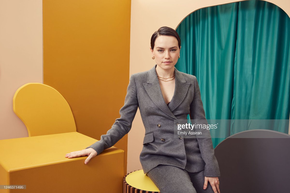 📸| Daisy Ridley no Sundance Film Festival. (19/01)

Fotos de Emily Assiran.