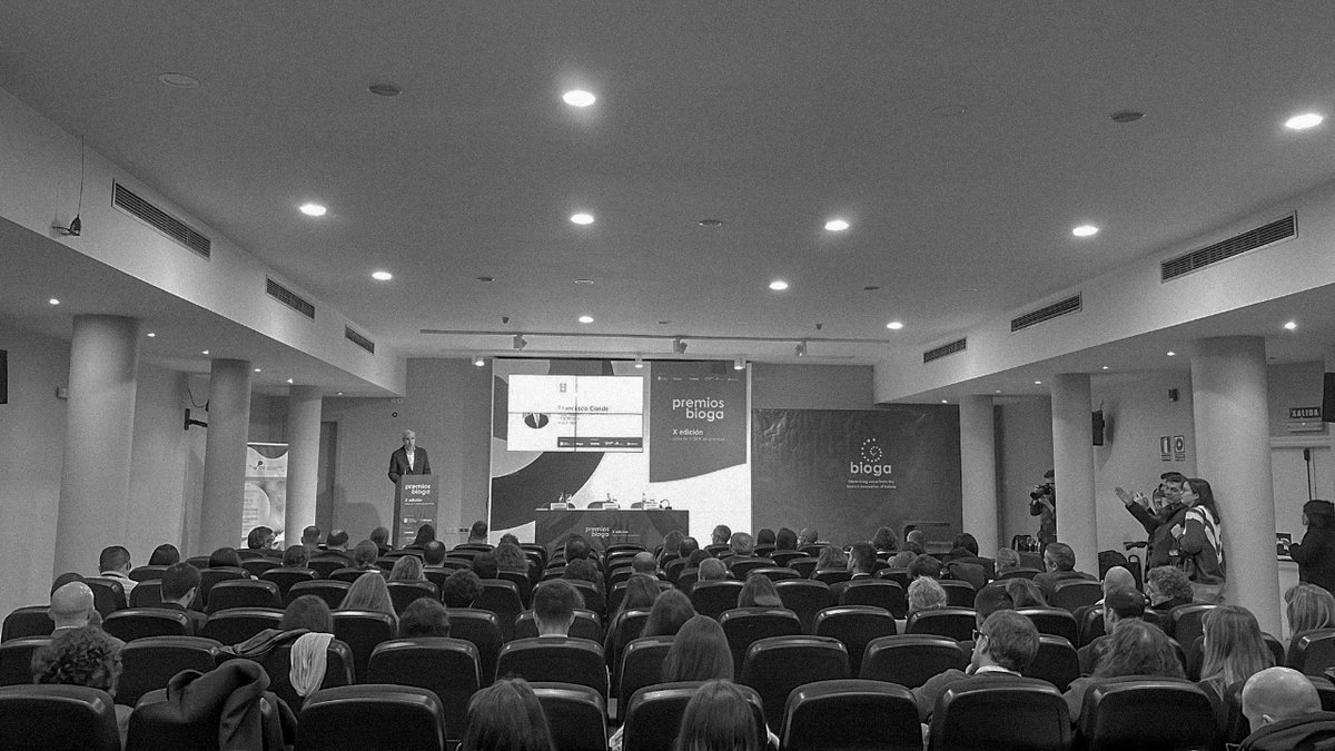ingenyus_es's tweet photo. @BiogaGalicia Disfrutamos de intervenciones como la de Juan Fernández, CEO de @keybiological; Cristina Fernández, Directora de Innovación de CEAMSA o Julio Martínez, Project Manager de Bioga 💪🏻

Enhorabuena a todos los premiados: SunRock Biopharma, @GranjaCampomayo, @B_Flow_es y CanTher 🏆 https://t.co/MganBgDOsD