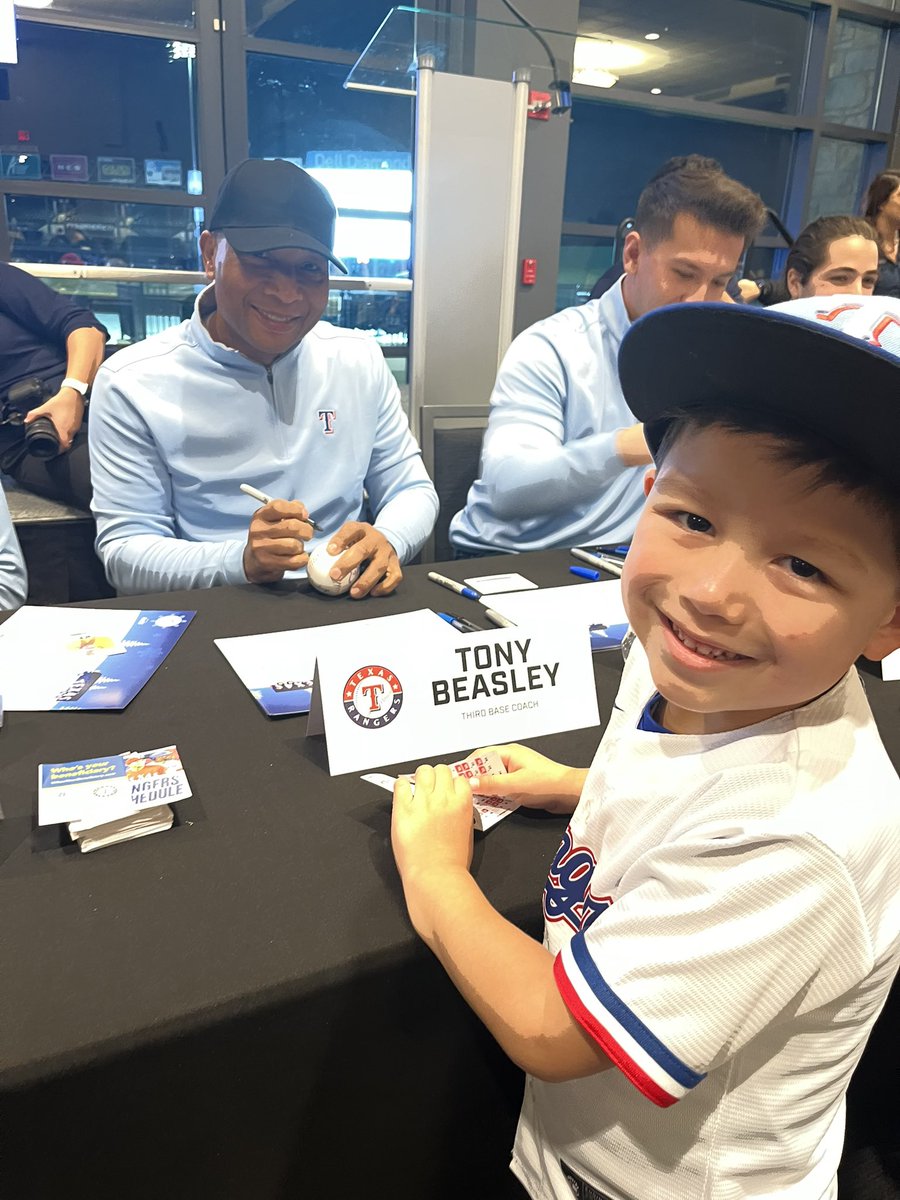 rene rayos tweet media