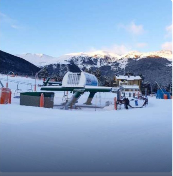 📢 "La nevada i les baixes temperatures ens ajuden a tenir condicions força bones, amb un decorat hivernal i bonic amb neu pols de gran qualitat" celebra Marta Viver de @SnowLaMolina en declaracions a <a href="/Radio_Pirineus/">RÀDIO PIRINEUS SER CATALUNYA</a> en el 89.8 a PIRINEUS A LES TRES