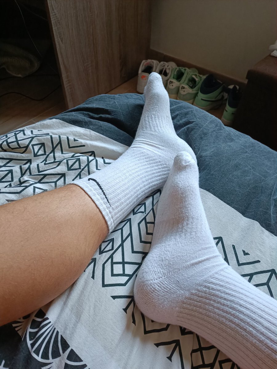 nikesocksboy's tweet photo. @SocksVince https://t.co/RKbWkEcsa9