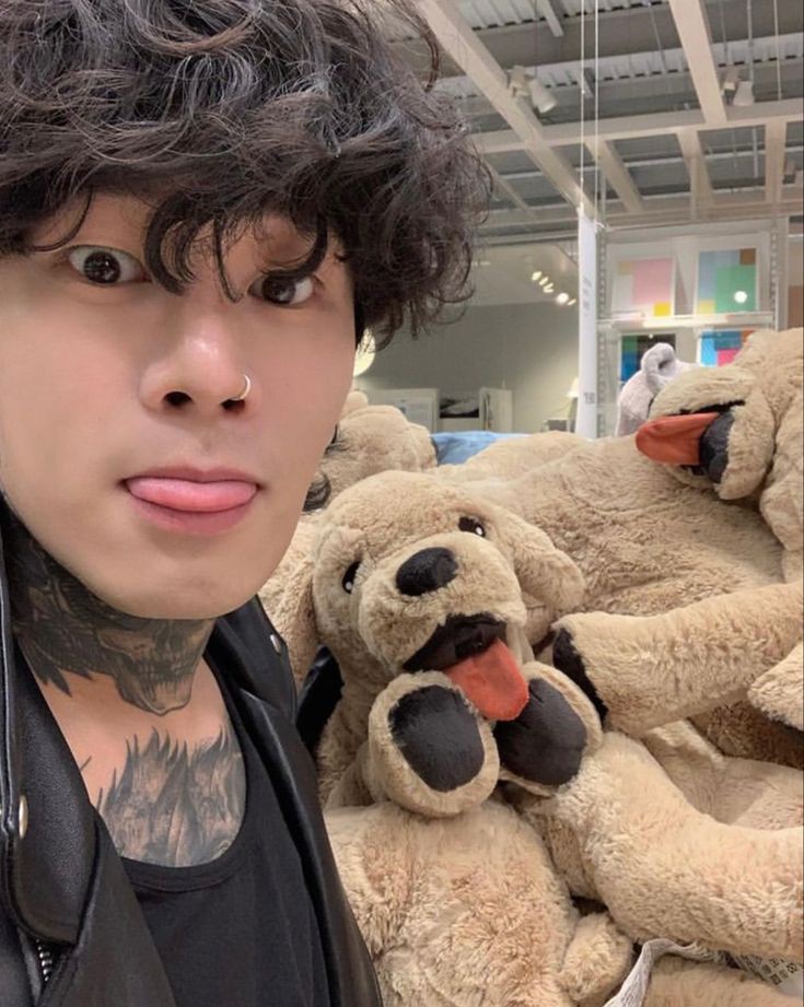 Dividiriam um apê comigo?

𝘀𝗲𝘅𝘂𝗮𝗹𝗶𝗱𝗮𝗱𝗲: bissexual.
𝗮𝗹𝘁𝘂𝗿𝗮: 1,95
𝗺𝗯𝘁𝗶: ENTP.
𝘀𝗶𝗴𝗻𝗼: Escorpião.
𝗰𝗼𝗿: Preto, sempre.
𝘃𝗮𝗻𝘁𝗮𝗴𝗲𝗻𝘀: Gosto de limpar a casa!
𝗱𝗲𝘀𝘃𝗮𝗻𝘁𝗮𝗴𝗲𝗻𝘀: Ando pelado pela a casa porquê sou calorento.