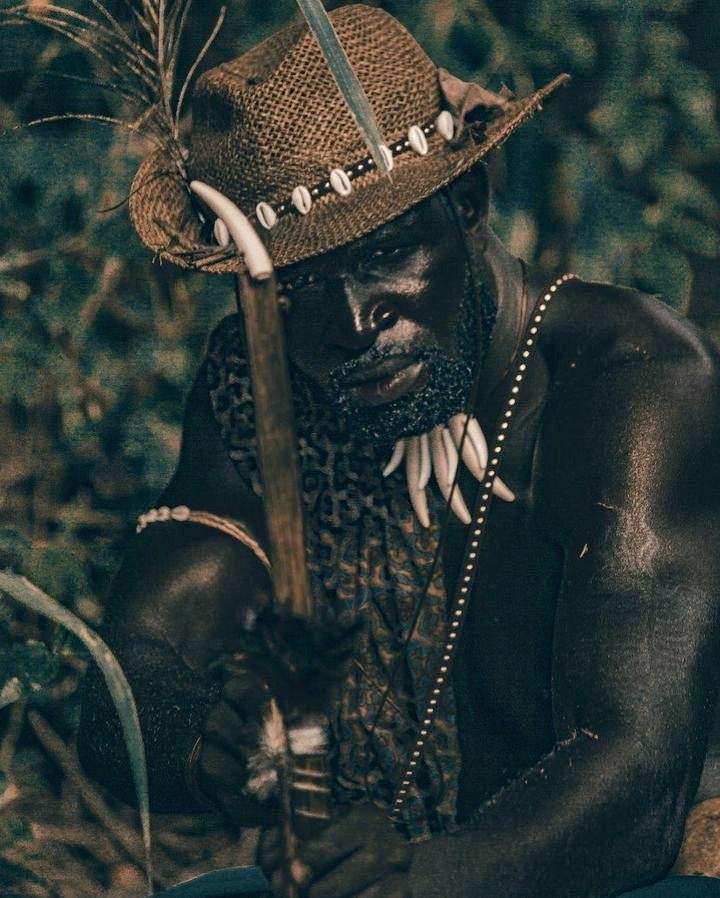 DonosDaCalunga's tweet photo. 20/01 🌽🏹🌳

Que Oxóssi nos ensine a ser paciente. Pois um bom caçador não faz barulho, um bom caçador é atencioso e está preparado para qualquer situação. https://t.co/8IfoSyqyFe