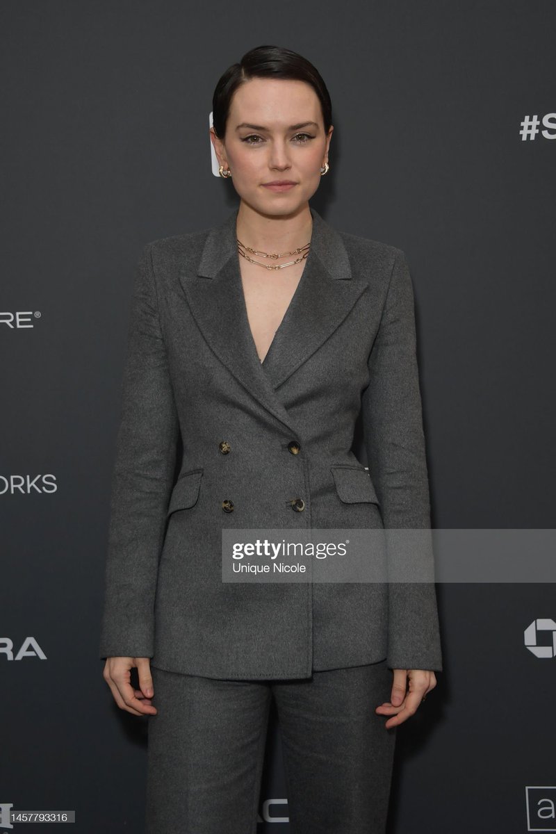 📸| Daisy Ridley e elenco de Sometimes I Think About Dying na premiere do filme no Sundance Film Festival. (19/01)

Fotos de Unique Nicole.