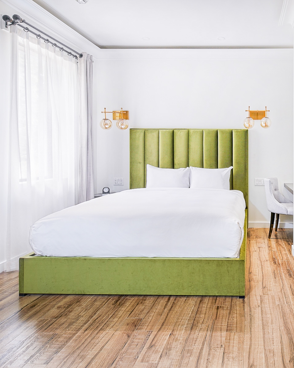 Mount_Alverno's tweet photo. Escape to paradise in our Signature Suite at Mount Alverno. Ideal for couples seeking an intimate and luxurious stay. 
.
.
.
#honeymoon #luxury #mountalverno #caledon #suite #signaturesuite #suiteroom #luxuryresort #ontarioresorts #hotelroom https://t.co/hi0f9jHsCs