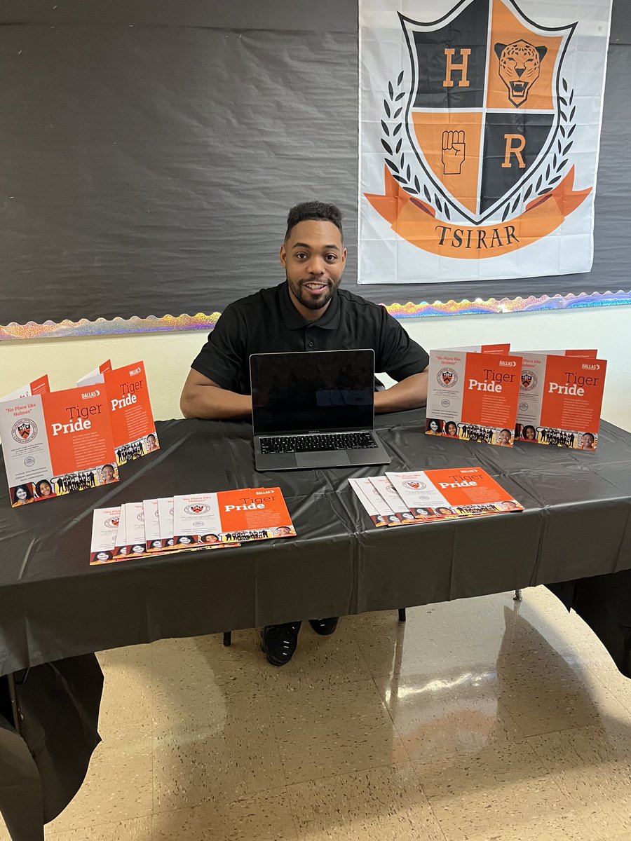 russelllonnie3's tweet photo. Special Thank You to our Amazing DISD Magnet School Principals and staff for coming out to our Burleson Nation Magnet School Showcase! Your presence was greatly appreciated. Love it!#Committed2Excellence @BurlesonDISD @L_G_Hdz @ACEDallasISD @TeamDallasISD @dallasschools https://t.co/q8AMqvFGfX