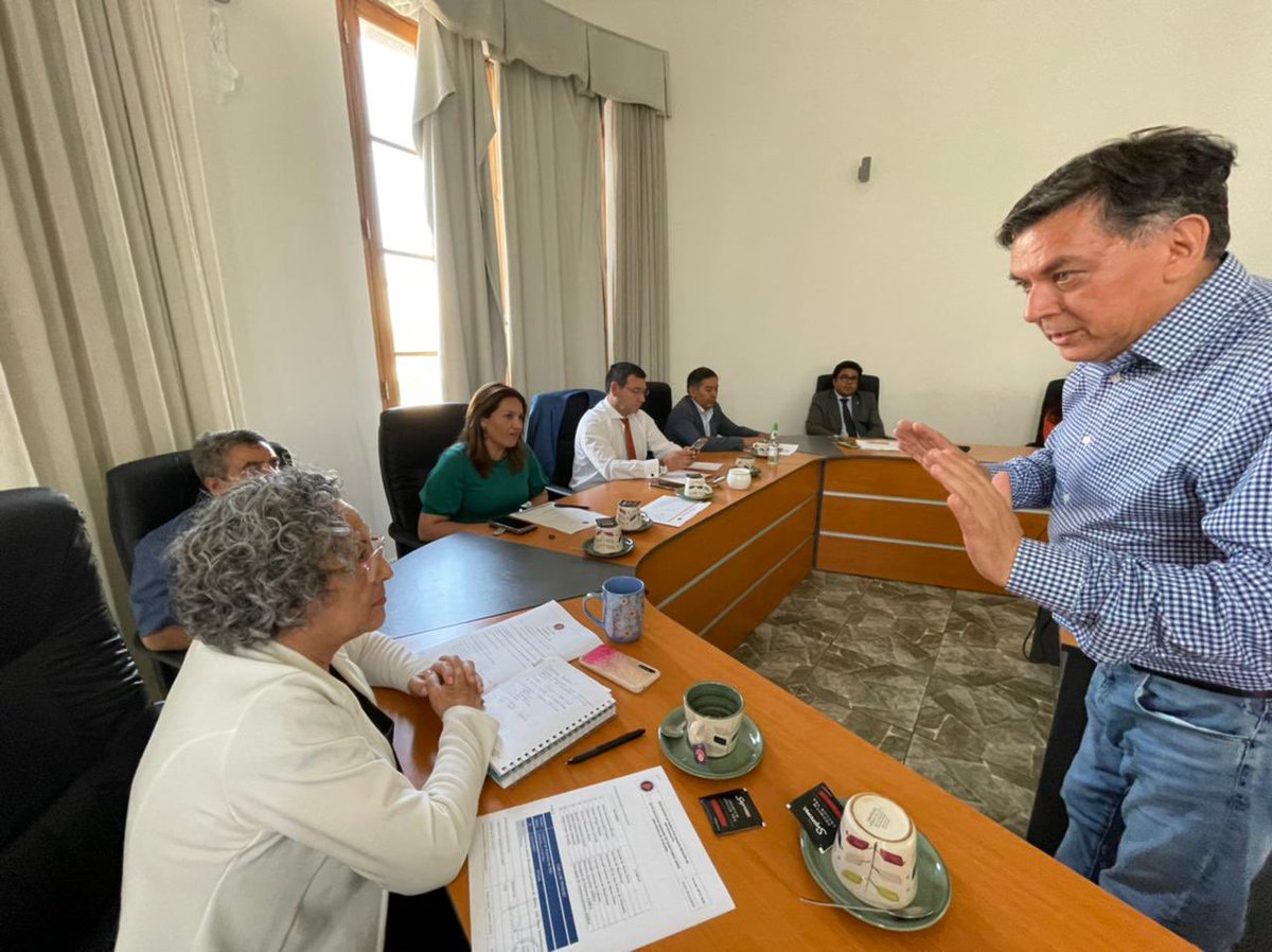 AMRANTOF's tweet photo. El día de ayer se realizó la primera reunión 2023 de directorio de nuestra asociación de forma presencial y Online,donde se cerraron  importantes acuerdos para lo que será este nuevo año por parte de nuestros ediles y concejales. @GOREAntofagasta @Muni_MariaElena @MuniSierraGorda https://t.co/3cdkBO6Lsl
