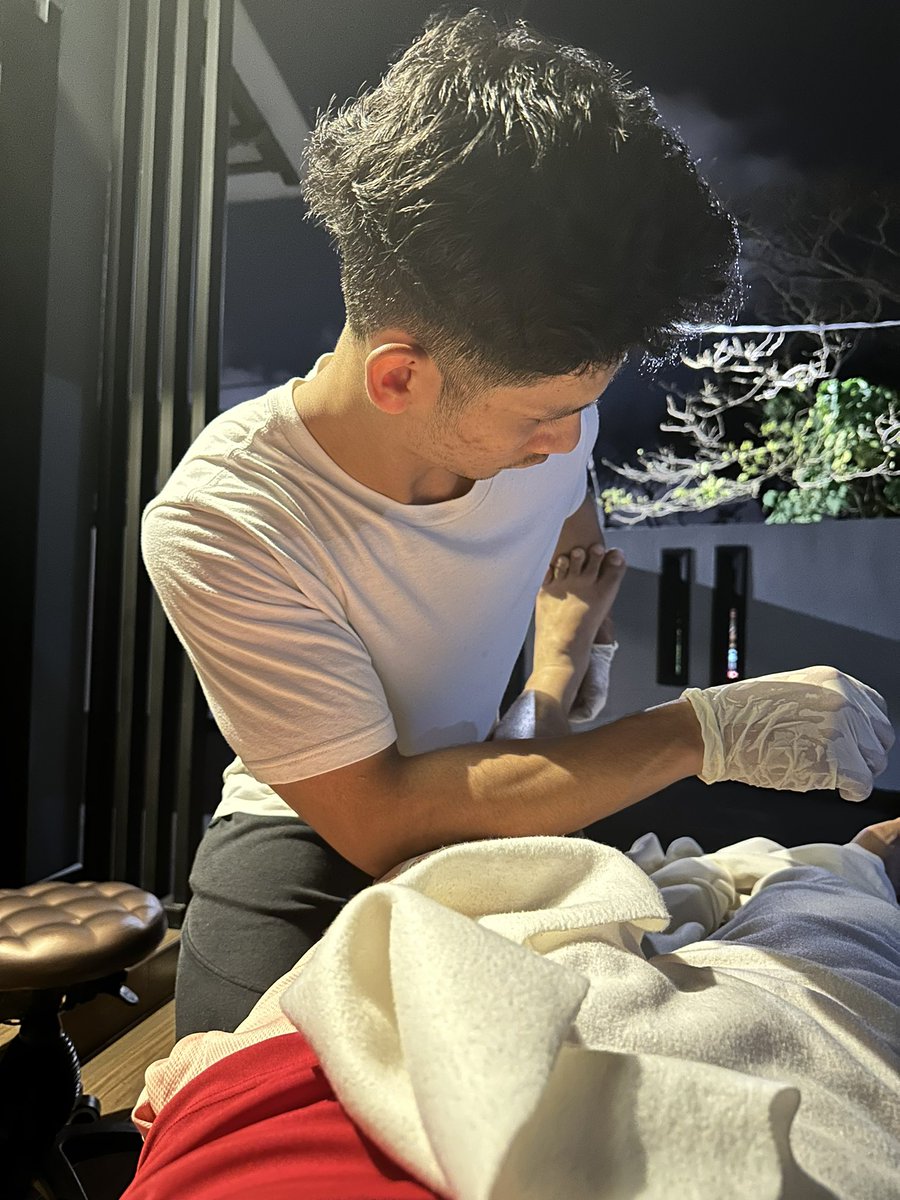 JatIkhwan's tweet photo. Tak pasti korang pernah dengar tak Stretch Treatment ni tapi gentle talk untuk siapa yang ada masalah lenguh, main sukan, gym etc sekali sekala kena buat. Ringan rasa segala muscles. Biasa buat urut tapi ni lagi long term kesan dia. Thanks bro Harry. Orang Kuantan wajib try. https://t.co/outO18k33C