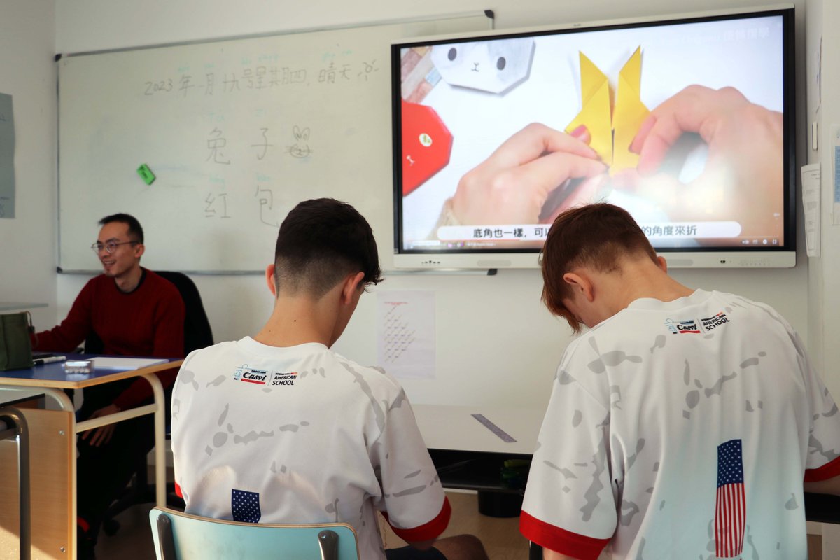 CasviTresCantos's tweet photo. This Sunday is the beginning of the #ChineseNewYear and our students have been preparing all week for this special time. They have been learning about the culture and meaning of this day, decorated the whole school with different creations and enjoyed a Chinese meal 🇨🇳 #Casvi https://t.co/DmRHJ12mYV