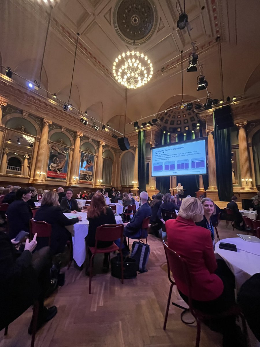 Dialogforum på Nalen med SUHF och forskningsfinansiärerna. Meritbedöming, Fofin och f-proppen i fokus. Ffa överens om att lyfta betydelsen av forskningens och den högre utbildningens roll till politiken. Tyvärr inte en självklarhet.