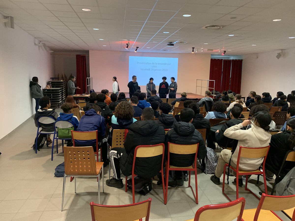 LmathsKJohnson's tweet photo. Présentation du lycée Bonaparte par des anciens élèves du collège et des enseignants du lycée à nos 3èmes (échanges , retour d’expériences , discussions , spécialités proposées , NSI) dans le cadre des Cordées de la Réussite @LaMarquisanne83 https://t.co/uSZnH3Oqyc