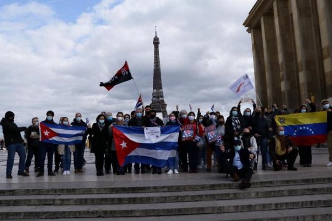 SoberonGuzman's tweet photo. El fortalecimiento de los vínculos entre #Cuba y los cubanos en el exterior es continuo, irreversible y permanente.

Mantenemos un intercambio fluido con nuestros compatriotas que se unen a nuestros reclamos internacionales, la condena al bloqueo y a la política hostil de EE.UU. https://t.co/LqyRCVyF0H
