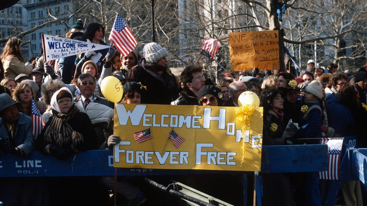 On This Day in History: In 1981, minutes after Ronald Reagan’s inauguration as the 40th president of the United States, the 52 U.S. captives held at the U.S. embassy in Teheran, Iran, were released, ending the 444-day Iran Hostage Crisis. #D86Curriculum
history.com/this-day-in-hi…